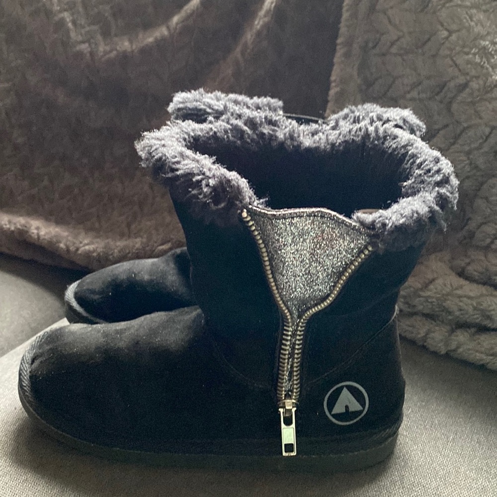 Little Girls Black Air Walk Fuzzy Boots 11